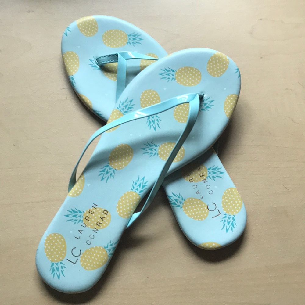 Lauren Conrad flip flops